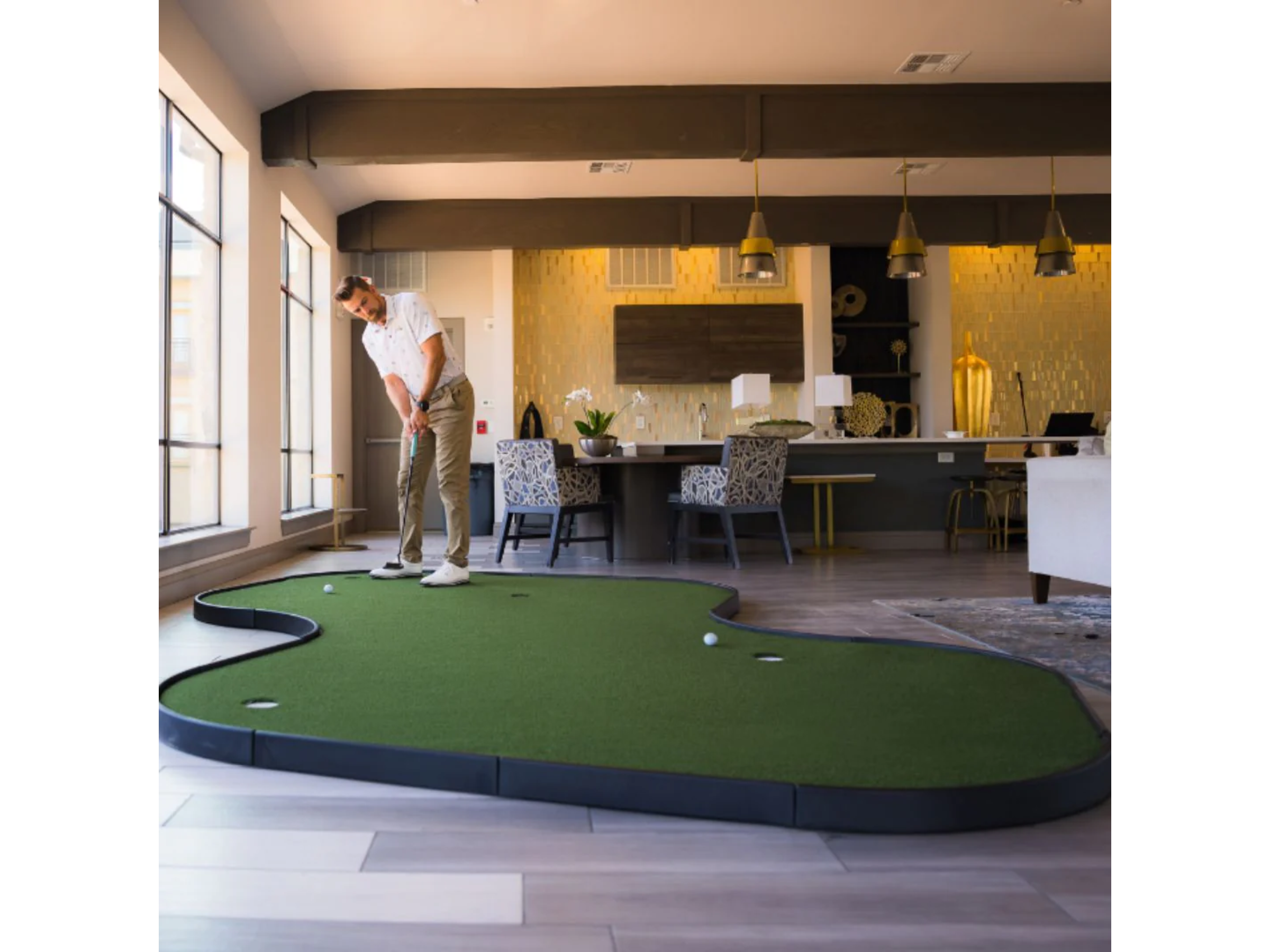 SIGPRO Double Break Putting Green